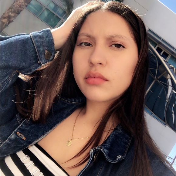 Meet your Posher, April - Picture 1 of 1